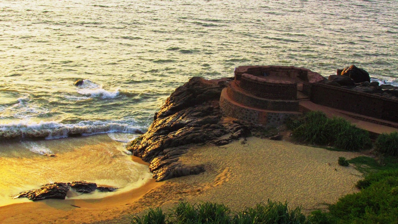 The view of a bastion, Bekal Fort. Image Source: Wikimedia Commons