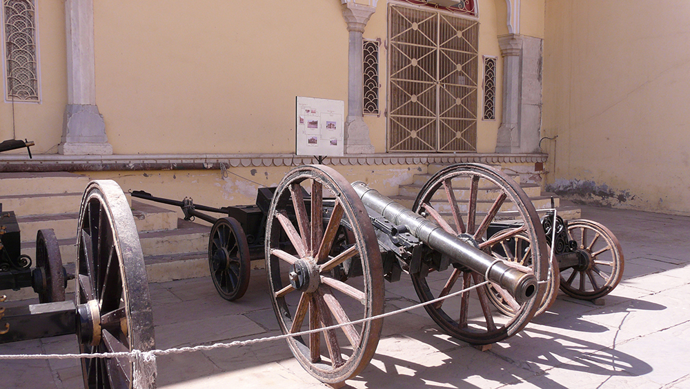 Cannons displayed inside the fort