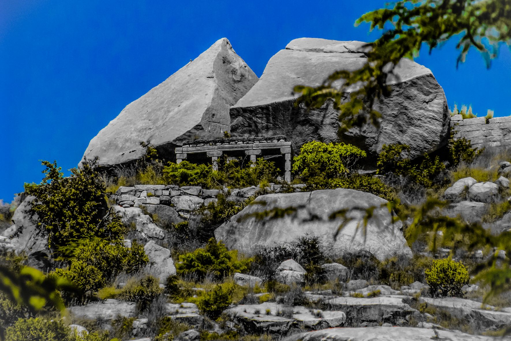 A view of the hill citadel of Chandragiri. Image Source: Wikimedia Commons