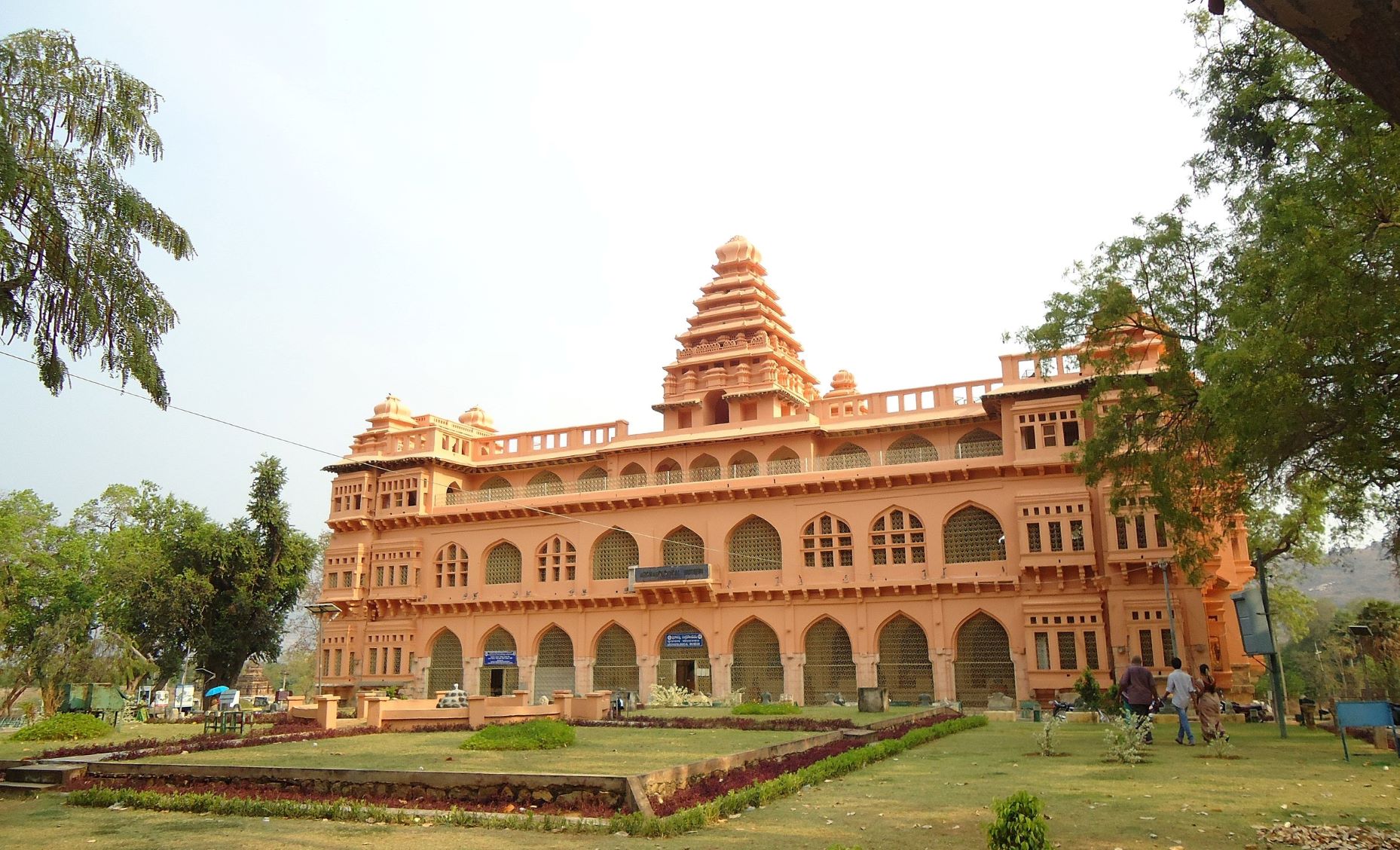 Rani Mahal. Image Source: Wikimedia Commons
