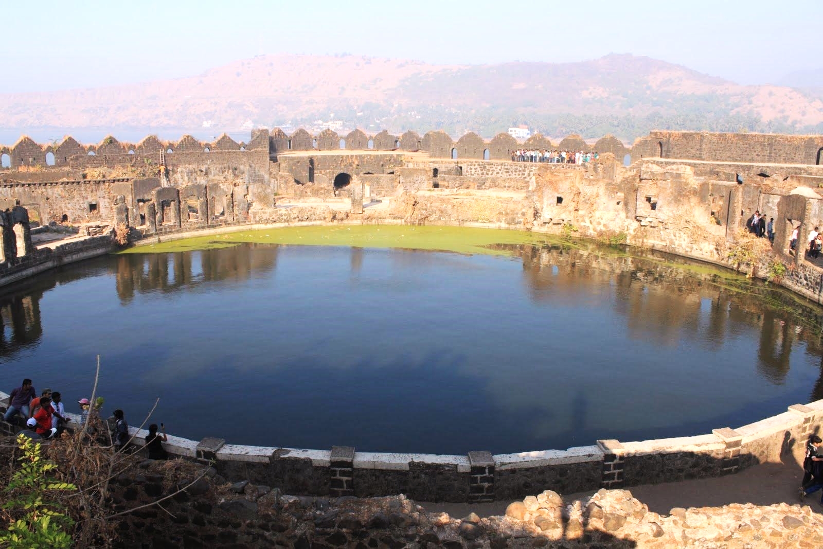 One of the reservoirs inside the fort, supplying fresh water. Image Source: Wikimedia Commons.