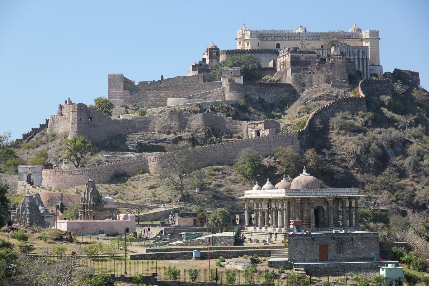 A view of the fortifications at Kumbhalgarh. Image Source: Flickr