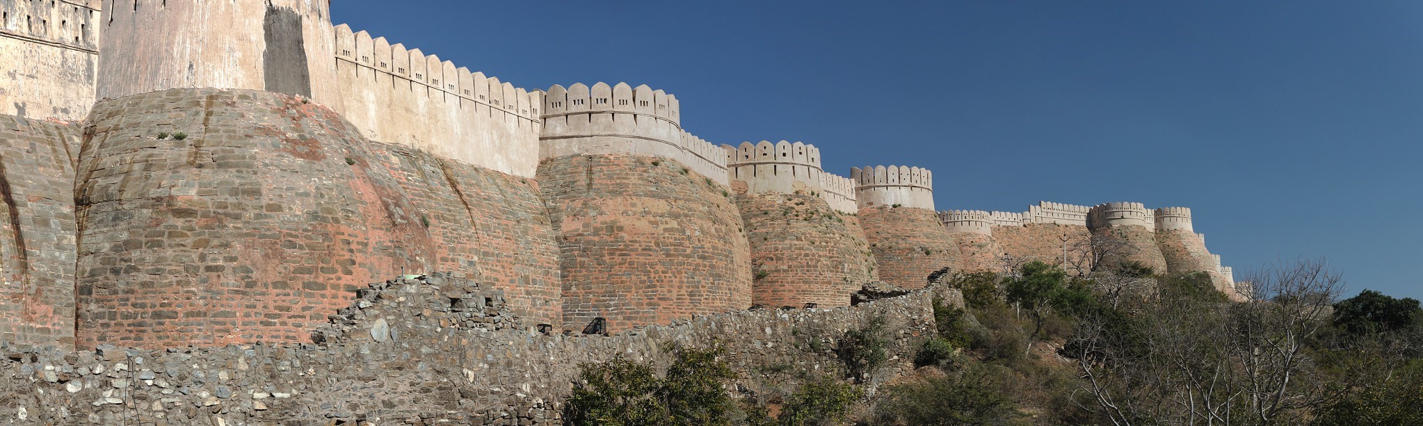 The spectacular walls of Kumbhalgarh. Image Source: Flickr