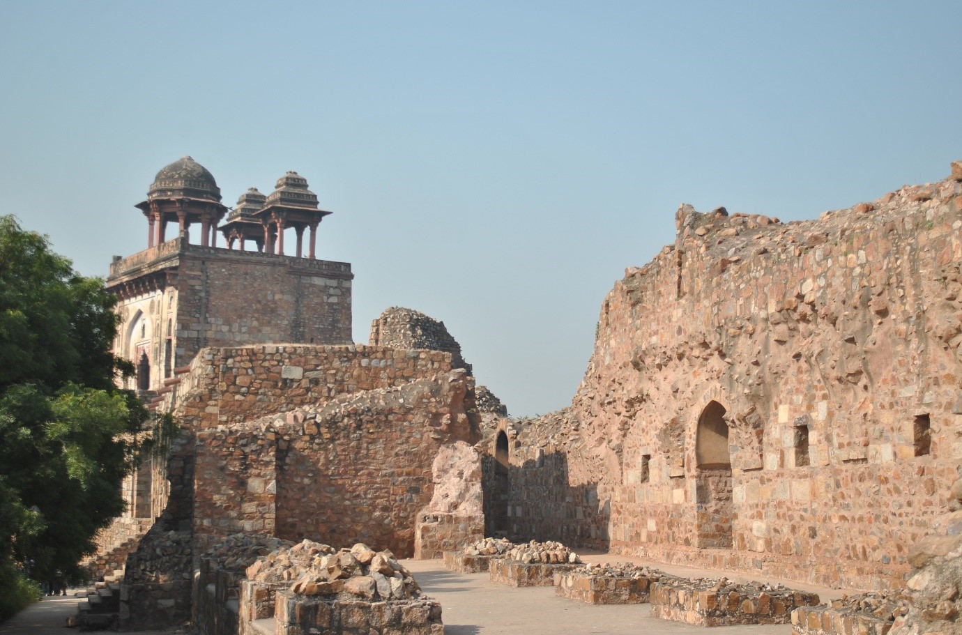 A view of the Purana Qila. Image Source: Wikimedia Commons