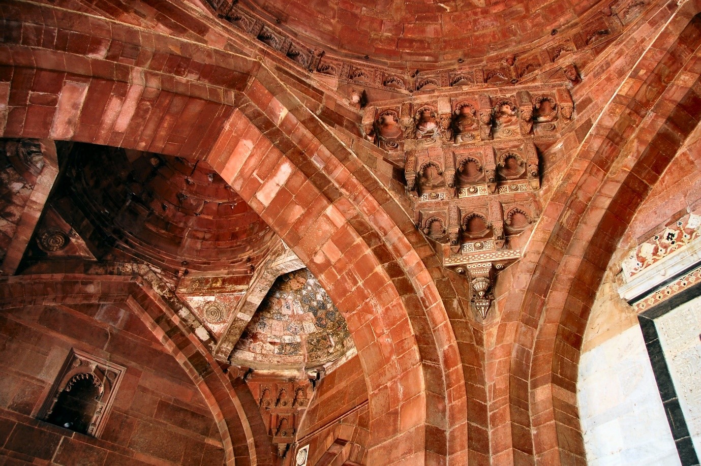 The exquisitely carved ceilings of the Qila-e-Kuhna displaying a blend of Islamic and indigenous styles. Image Source: Flickr