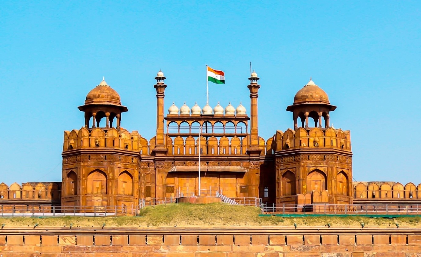 Front view of the Red Fort. Image Source: Wikimedia Commons