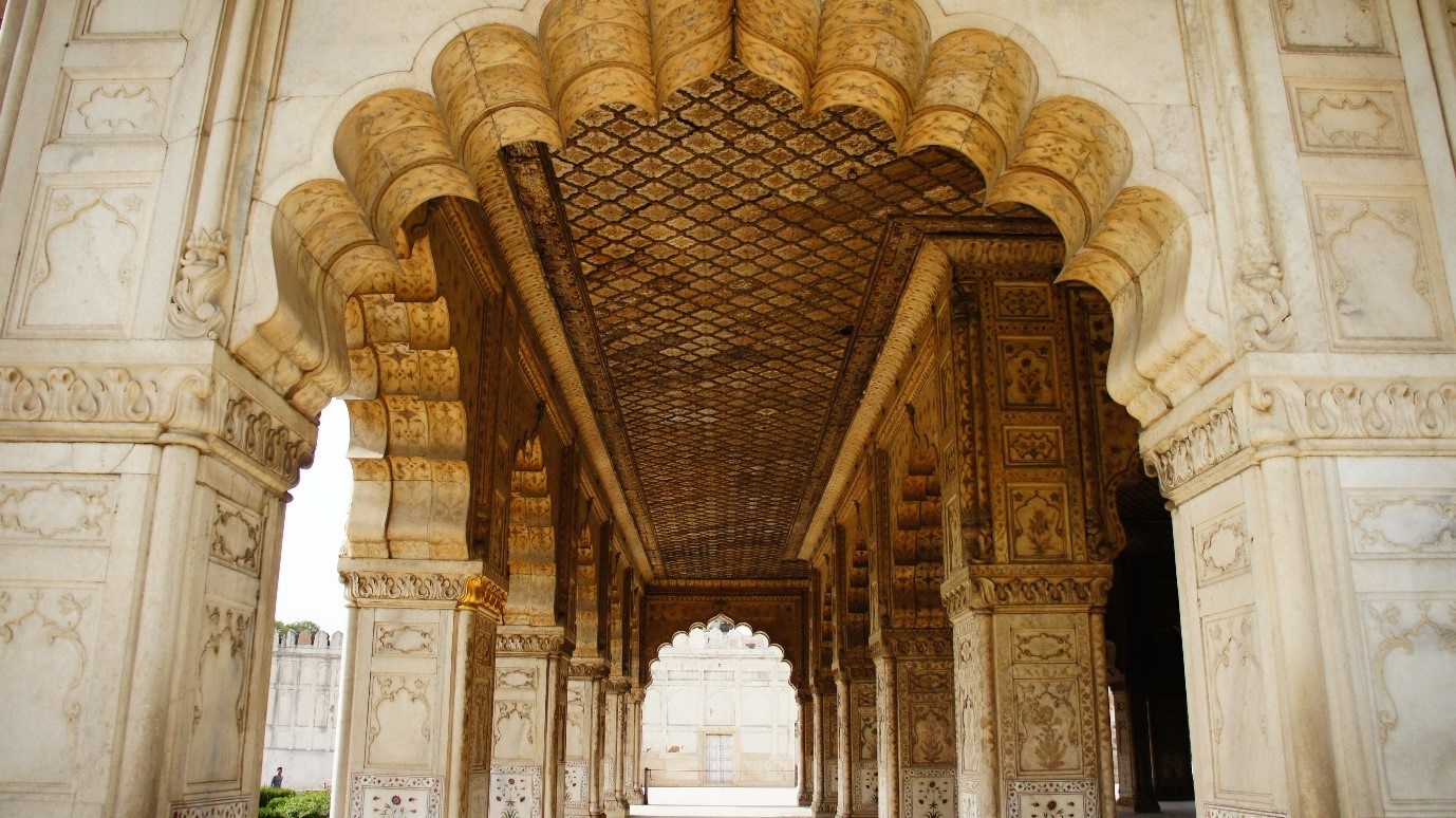 A view of the interiors of Diwan-i-Khas. Image Source: Wikimedia Commons