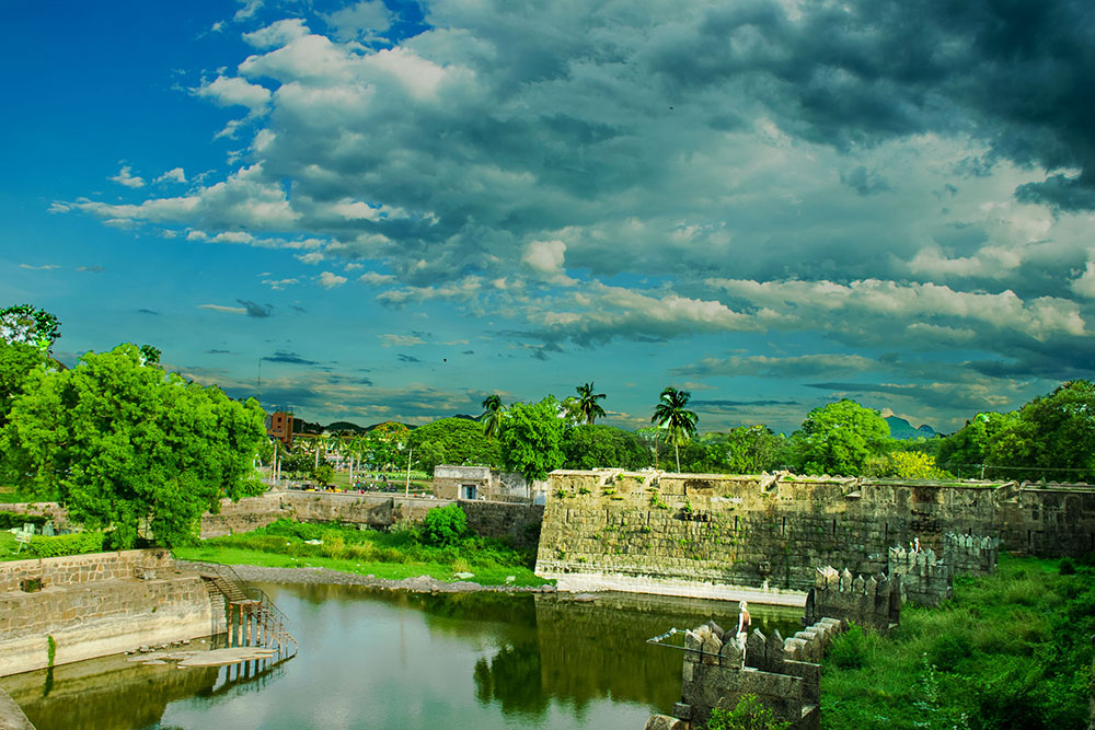 The wide moat of the Vellore fort, Wikimedia Commons
