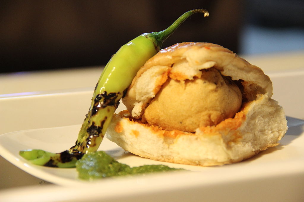 Vada Pao, Image Source: Wikimedia Commons