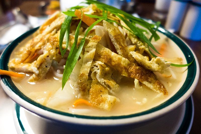 A bowl of egg thukpa. Image source: Wikimedia Commons