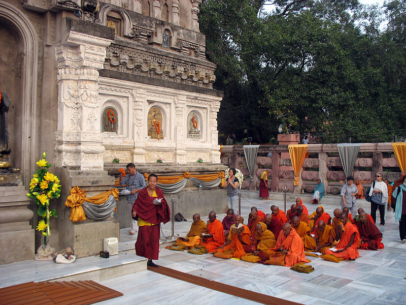 Pilgrims at the Mahabodhi Temple. Image source: Wikimedia Commons.