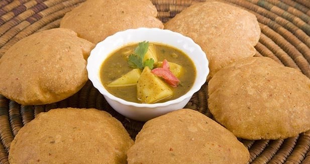 Bedmi puri and potato curry