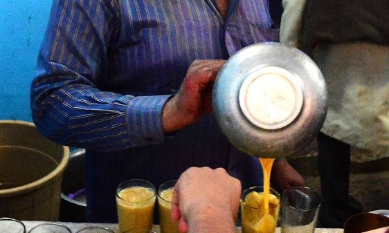 A stall selling Thandai, a popular milk-based cold drink from UP
