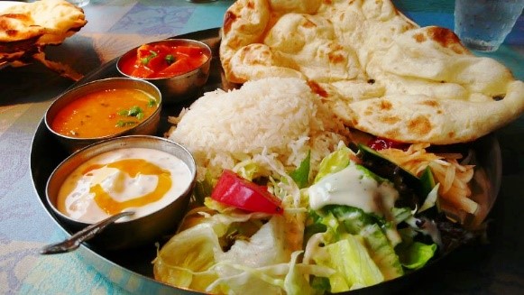 Uttar Pradesh thali with naan, dal, raita, and shahi paneer