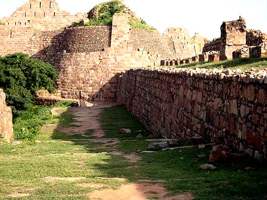 TUGHLAQABAD: A CURSED FORT - TanukaGuria