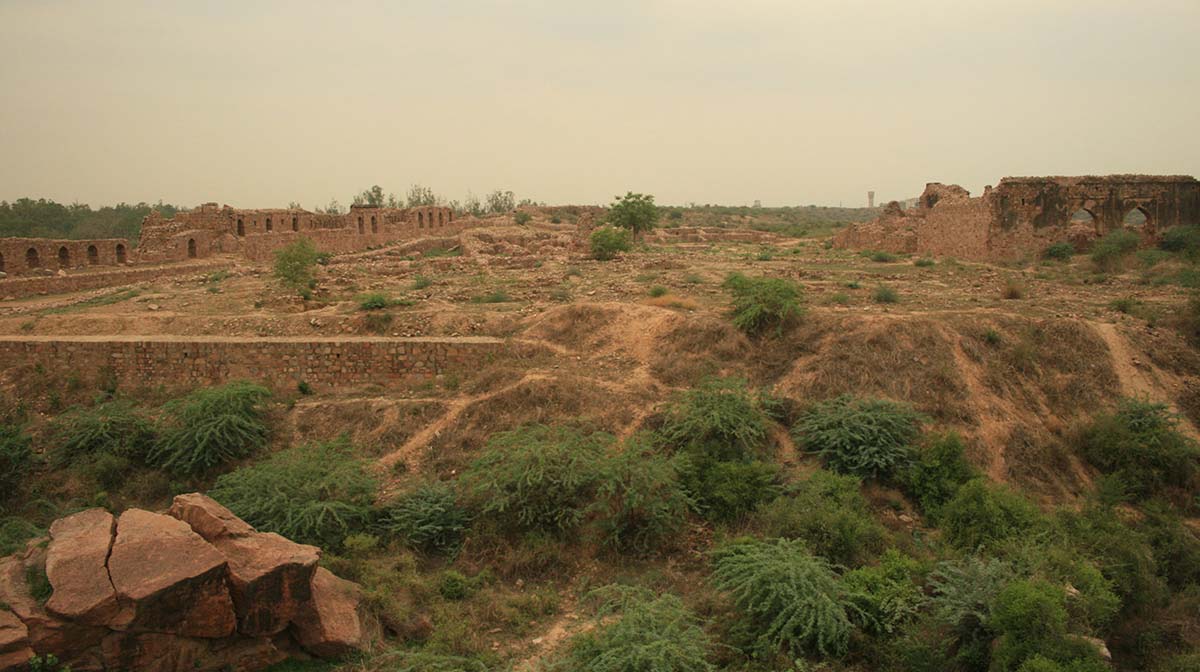 TUGHLAQABAD: A CURSED FORT - TanukaGuria