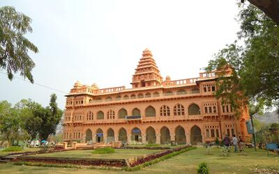 Salimgarh: Tales of Captivity and Freedom