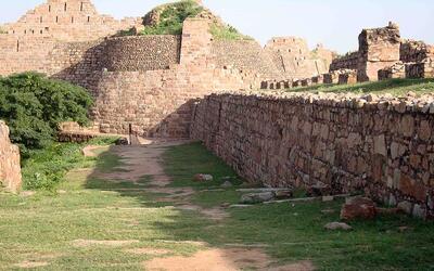 TUGHLAQABAD: A CURSED FORT 
