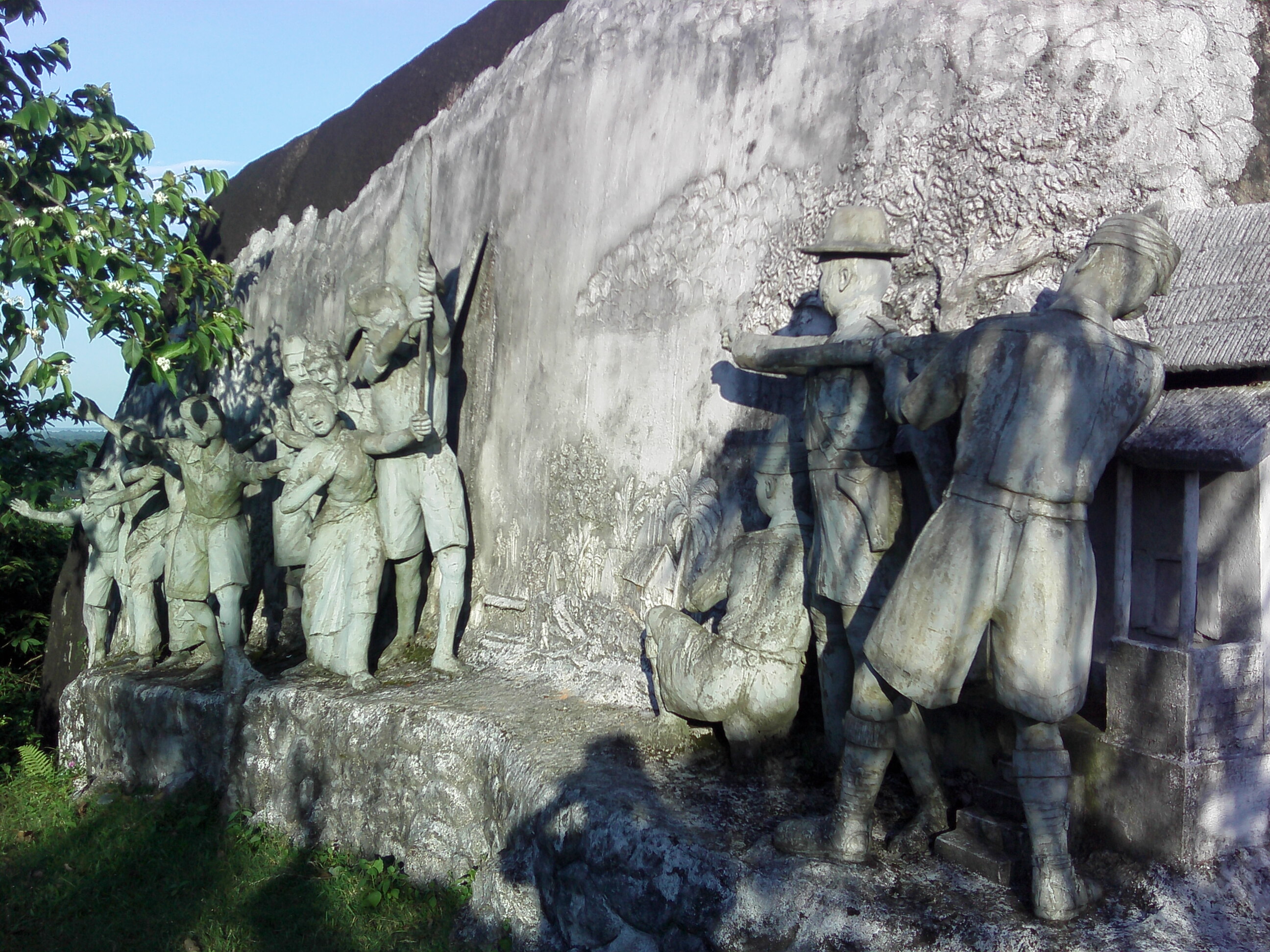 A sculpture at Kanaklata Udyan in Assam showing the police shooting of 1942, Image Source: Wikipedia